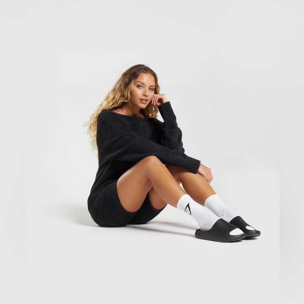 Gymshark Whitney Eyelash Knit Set “oversized sweater plus shorts” size M